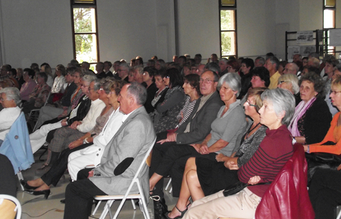 Salle comble à la salle polyvalente pour l'assemblée générale des randonneurs sanaryens.