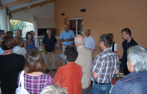 Apéritif de bienvenue pour les randonneurs allemands.