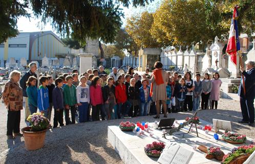 La cérémonie s'est déroulée lundi après-midi au vieux cimetière.