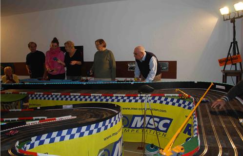 Les séniors au circuit slot racing 83