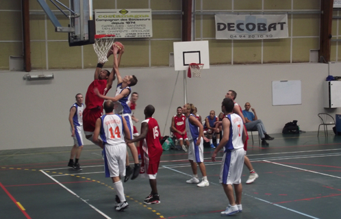 Première journée de championnat au gymnase Jean Brunel dimanche après-midi.