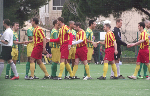 Victoire 3 à 1 pour les six-fournais.