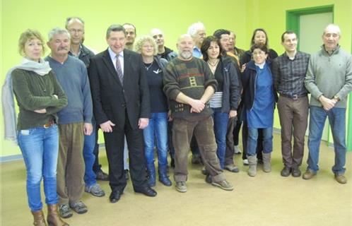 Les membres du Groupe Spéléologique Ollioulais avec Robert Bénéventi