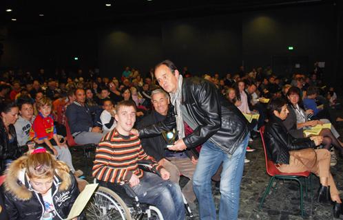 André Mercheyer, adjoint aux sports, récompense les jeunes de Six-Fours Handisport