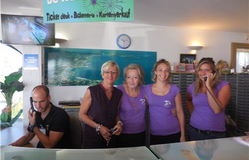 L'équipe de l'Office du tourisme de Six-Fours. Dominique Antonini est en noir avec Claudie à sa gauche.