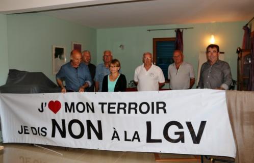 Michel Liautaud, le bureau et des membres de Stop LGV Sanary