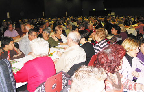 Une salle pleine à craquer pour ce loto du comité des fêtes de Six Fours.