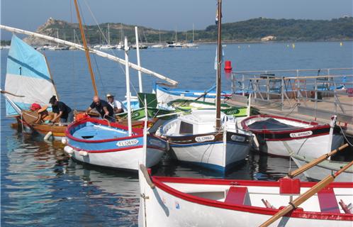 Une barge a été installée spécialement pour la course.