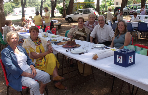 Simone Bruno et des fidèles de l'association.