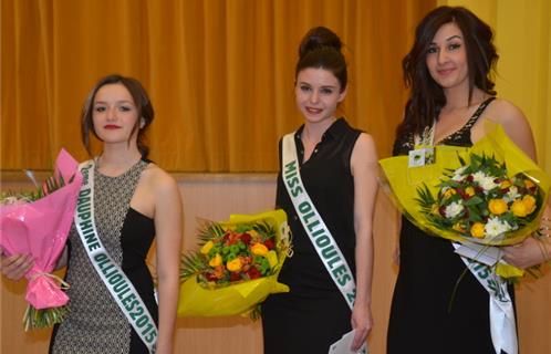 Mélanie Romanello, Miss Ollioules 2015 au milieu de ses deux dauphines, Eva Kabteni et Victoria Méhault