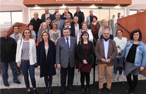 Premier plan de gauche à droite : Lætitia Quilici, Cécile Muschotti, Robert Bénéventi, Emilie Guerel, Marc Vuillemot, Sandie Marchesini