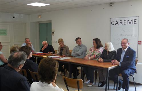 De gauche à droite, Danny Cayol, le Père Luciano et les élus Dominique Ducasse, Christiane Giordano et Yves Draveton.