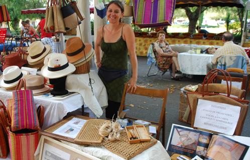 Noëlle Semadeni, spécialiste du cannage et du paillage.