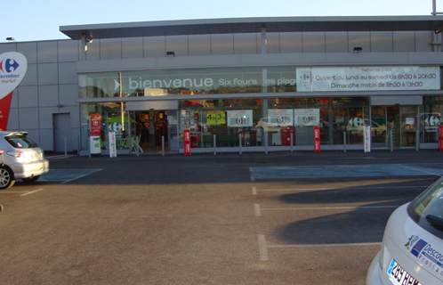 Le braquage s'est déroulé jeudi dans ce supermarché... et semble-t-il en toute discrétion...