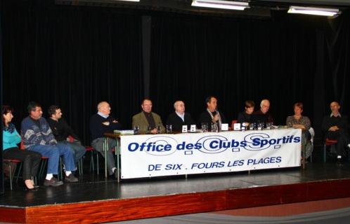 Les 9 membres du comité directeur entourent Yves Draveton et André Mercheyer
