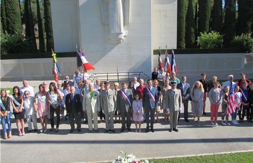 Conduite par Robert Bénéventi, maire de la commune, la délégation ollioulaise au cimetière américain de Draguignan