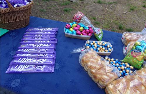 Les friandises du Kiwanis attendent les enfants après le jeu géant dans le Bois de la Coudoulière