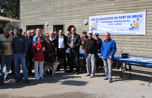 Les adhérents réunis le temps d'une photo en présence des adjoints Joseph Mulé et André Mercheyer.