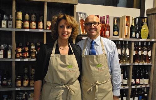 Jeanne et Patrice Laborie pour qui le rêve d'ouvrir une épicerie fine s'est enfin concrétisé.