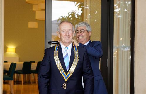 Passation de pouvoir entre Henri Perda, président sortant, et Guy Eveillard, président 2018/2019. 