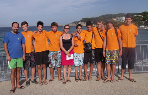 Chrystel Massa (responsable EEDD) et Jérémie Spitzer (Odel Var) avec les aolescents à Portissol.