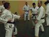 Les élèves du Kanku Dai Karate s’échauffent pour leur démonstration.