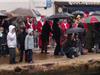 De nombreux enfants attendaient le Père Noël quai Saint Pierre.