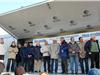 Les anciens champions conduits (en partant de la droite) par Raymond Poulidor, Caritoux et Henri Anglade, ont reçu une ovation du public 