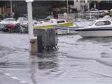 Beaucoup d’eau sur le quai Saint Pierre