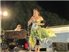 La chanteuse, Brigitte Palloc, animait la soirée avec talent