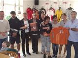 Remise des survêtements aux féminines du TC Carredon