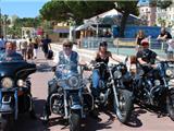 Parade autour du port pour des Harley Davidson