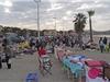 Un nombre impressionnant d'exposants tout le long de la promenade.