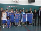 Remise de maillots pour la classe basket de la Guicharde