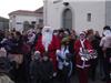 Distribution de friandises pour les bambins.