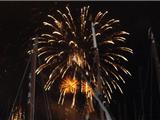 Un feu d'artifice et des pointus illuminés pour fêter Noël