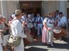 Fifres et tambourins sur le parvis 