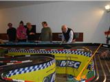 Les seniors découvrent le circuit slot racing 83