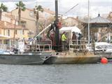 Une barge installée sur le port