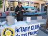 Vin chaud place des Poilus avec le Rotary.