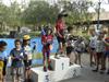 Les enfants sont montés sur le podium.