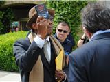 Jean-Sébastien Vialatte conspué devant la mairie