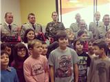 Les enfants de l’école Jean Michel Cousteau envoient des colis de Noël aux soldats