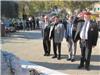 Les représentants des associations patriotiques saluent la mémoire des soldats morts pour la France.