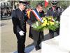 Le Colonel Frédéric Marchi-Leccia, Robert Bénéventi et le Lieutenant Stéphane Gilgens déposent leur gerbe en mémoire des pompiers morts dans leur exercice.