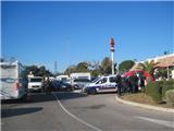 Les gens du voyage envahissent un parking du centre commercial