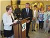 Robert Bénéventi, Maire d’Ollioules, et Janine Fontana, Présidente du Comité de Jumelage, ont inauguré cette exposition en présence de nombreux élus du Conseil municipal, de professeurs de dessins, d’élèves et de leurs parents.