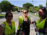 Les parents d'élèves manifestent devant la Mairie