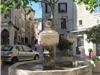 La fontaine Saint-Laurent face à l'Eglise du XIème siècle