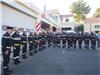 Figés au garde -à-vous, une partie des 65 hommes et femmes de la caserne de sapeurs-pompiers d'Ollioules